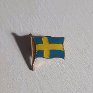 Sweden National Flag Vintage Patriotic Lapel Pin